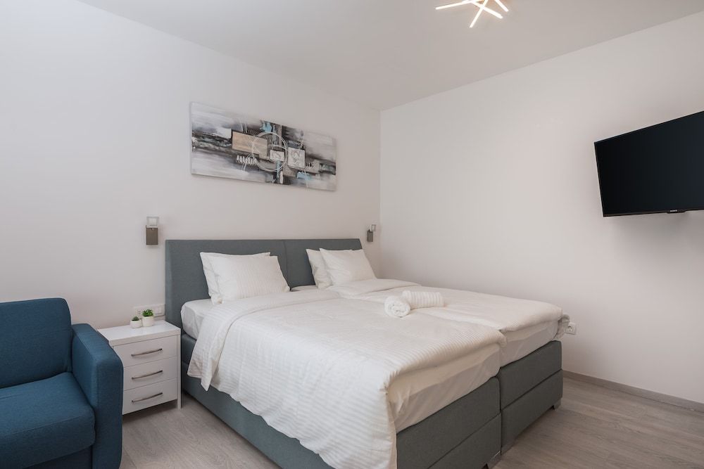 undefined Luxury Studios & Rooms Seven 4