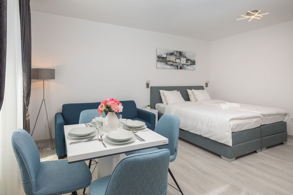 undefined Luxury Studios & Rooms Seven