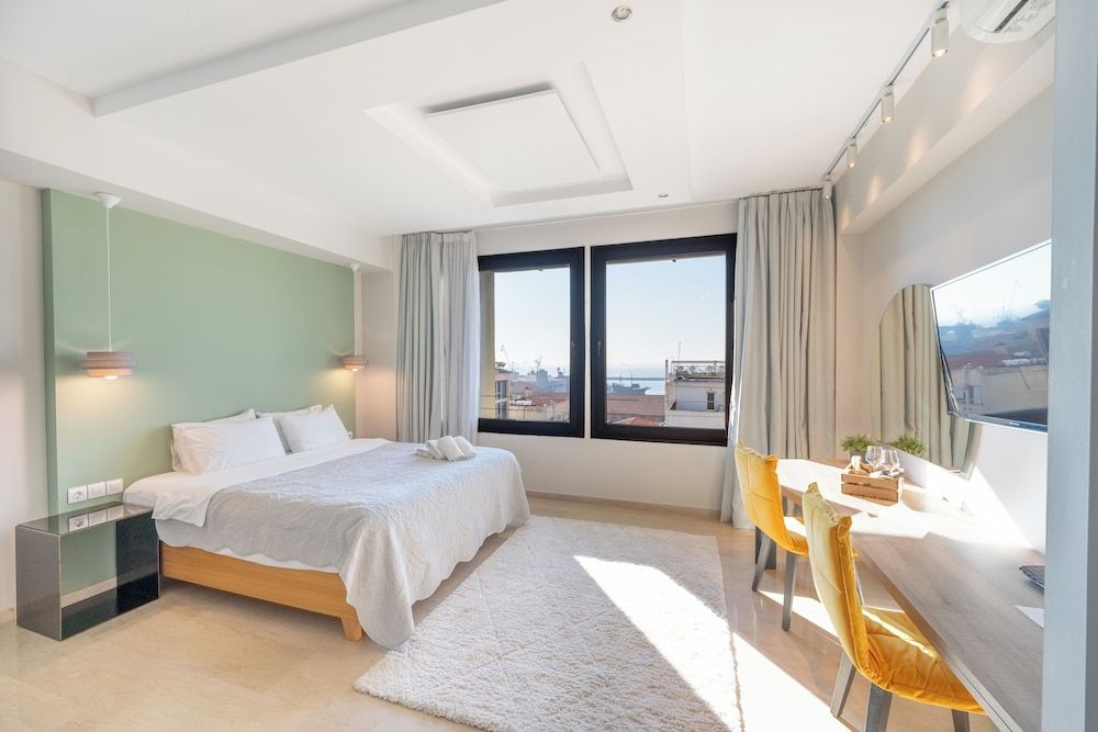 Sea & the City Deluxe Studio Suite, 1 Queen Bed with Sofa bed, Sea View 3