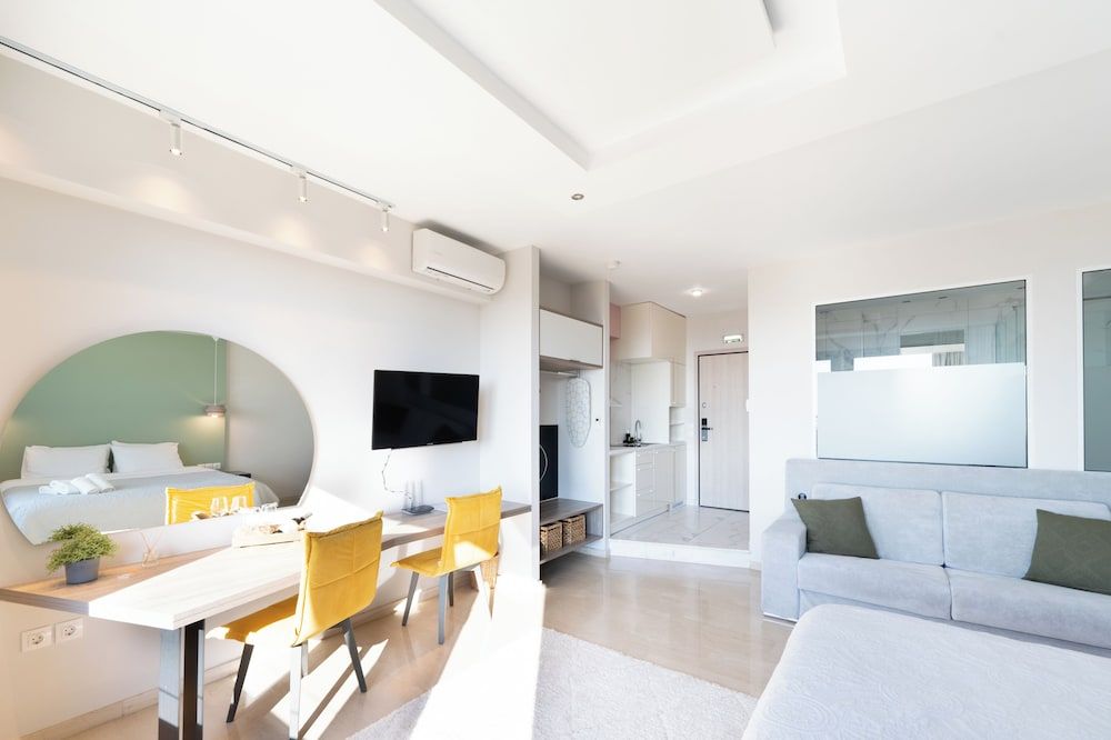 Sea & the City Deluxe Studio Suite, 1 Queen Bed with Sofa bed, Sea View 12