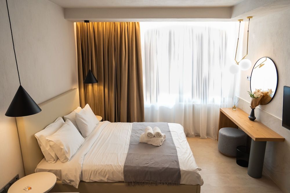 Exclusive Studio Suite, 1 Queen Bed, Hot Tub, Mezzanine