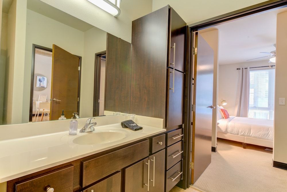 Kasa Westown Milwaukee Comfort Apartment, 1 King Bed with Sofa bed, Non Smoking (Self Check-in with Virtual Front Desk) 14