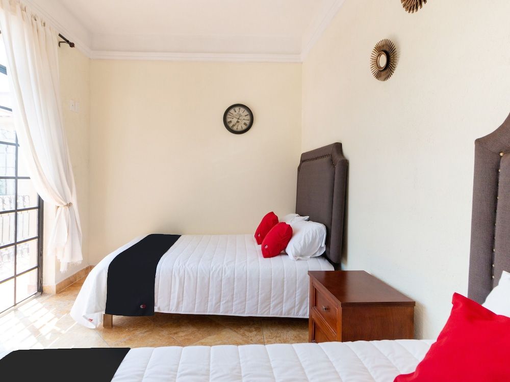 Capital O Hotel San Jose, San Luis PotosÃ­ Standard Triple Room 3