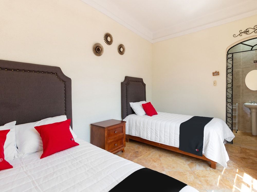 Capital O Hotel San Jose, San Luis PotosÃ­ Standard Triple Room 4