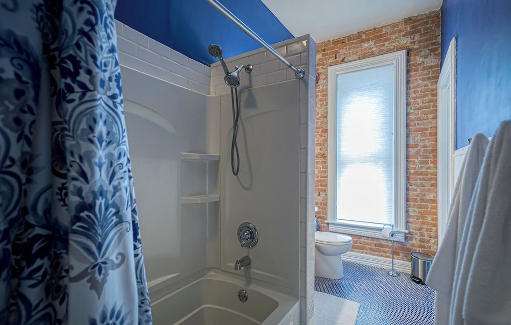 Hatch House Bed & Breakfast Standard Room, 1 King Bed, Non Smoking, Ensuite 4