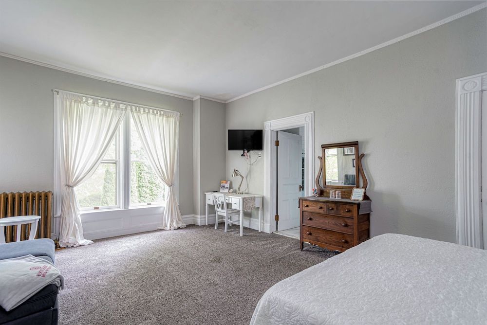 Hatch House Bed & Breakfast Signature Room, 1 King Bed, Non Smoking, Ensuite