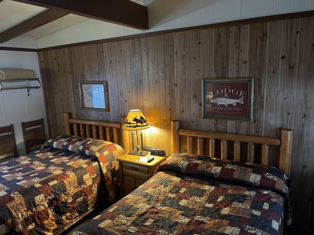 OLDE MILL INN OF CLARKSTON Premium Room, 2 Double Beds, Lake View 3