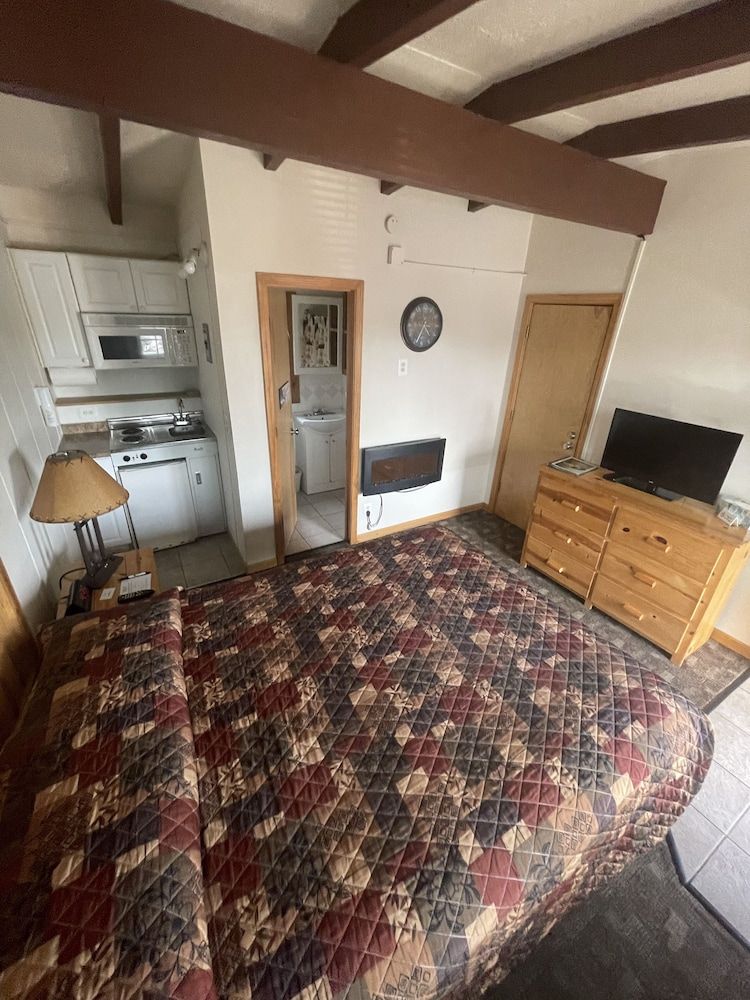 OLDE MILL INN OF CLARKSTON Standard Room 8