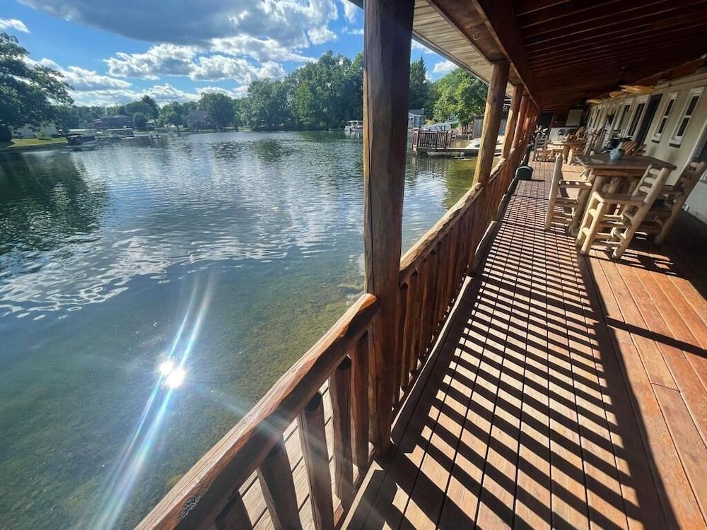 OLDE MILL INN OF CLARKSTON Premium Room, 2 Double Beds, Lake View 9