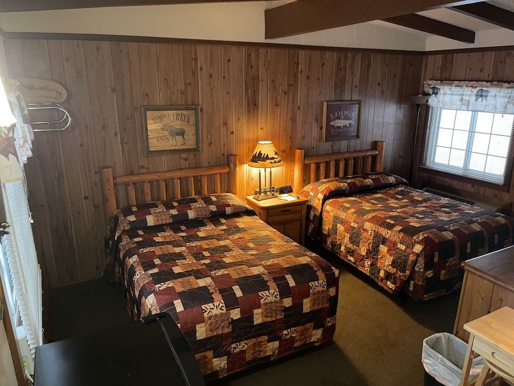 OLDE MILL INN OF CLARKSTON Premium Room, 2 Double Beds, Lake View 2