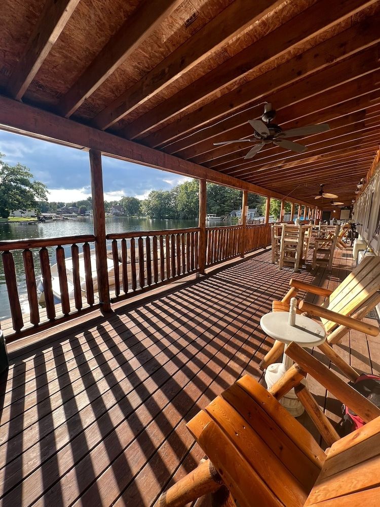 OLDE MILL INN OF CLARKSTON Premium Room, 2 Double Beds, Lake View 7