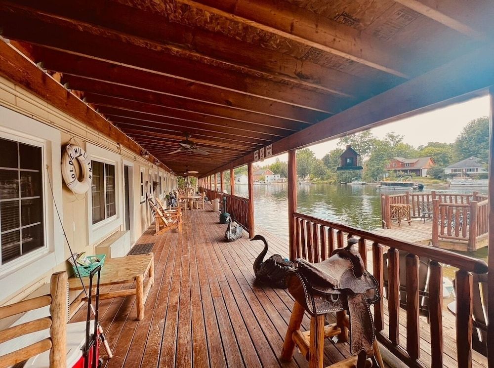 OLDE MILL INN OF CLARKSTON Premium Room, 2 Double Beds, Lake View 10