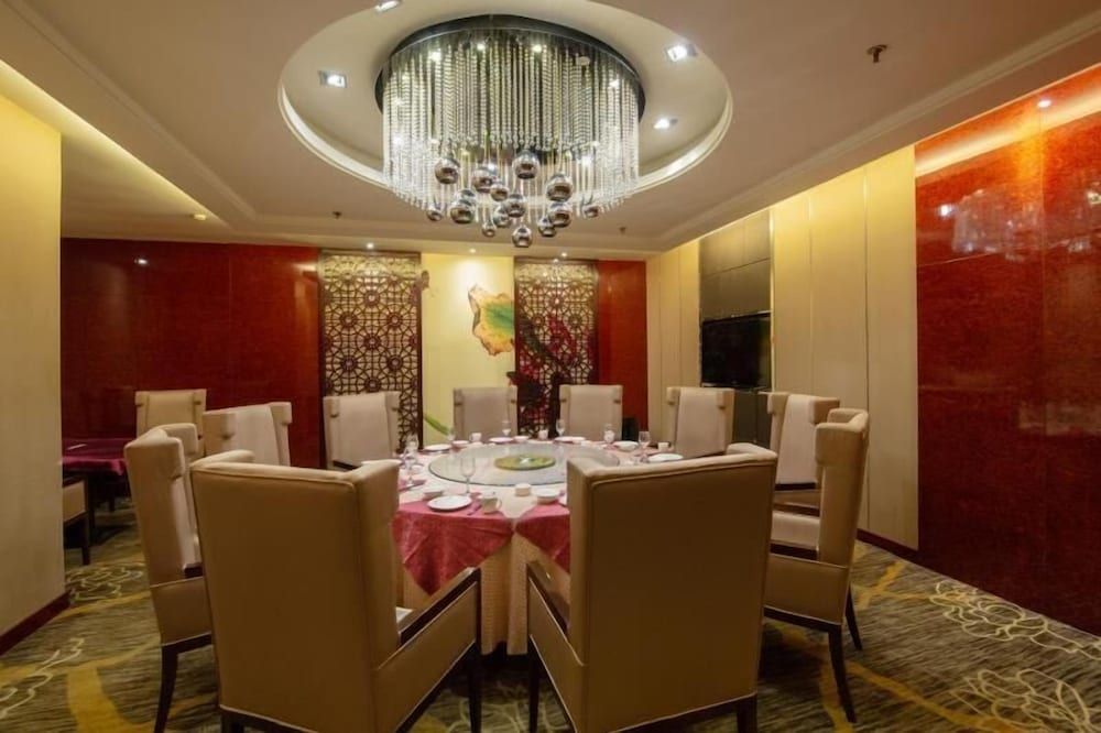 undefined Minshan Yuanlin Grand Hotel 10