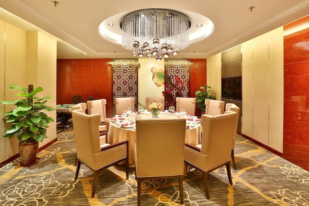 undefined Minshan Yuanlin Grand Hotel 6