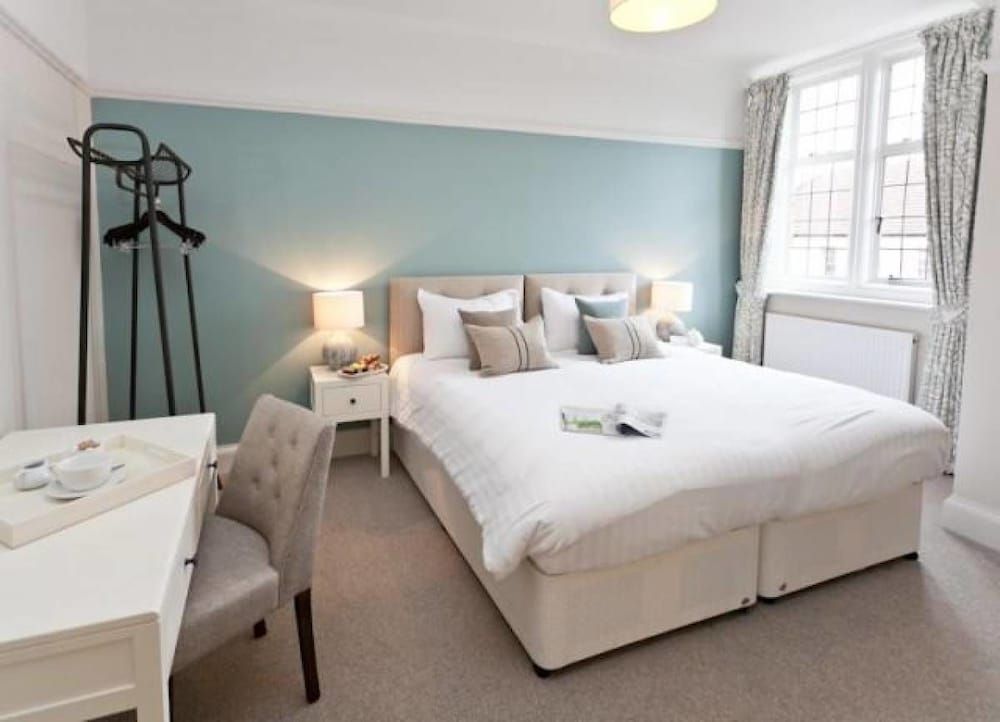 Bath Arms Hotel Superior Room 2