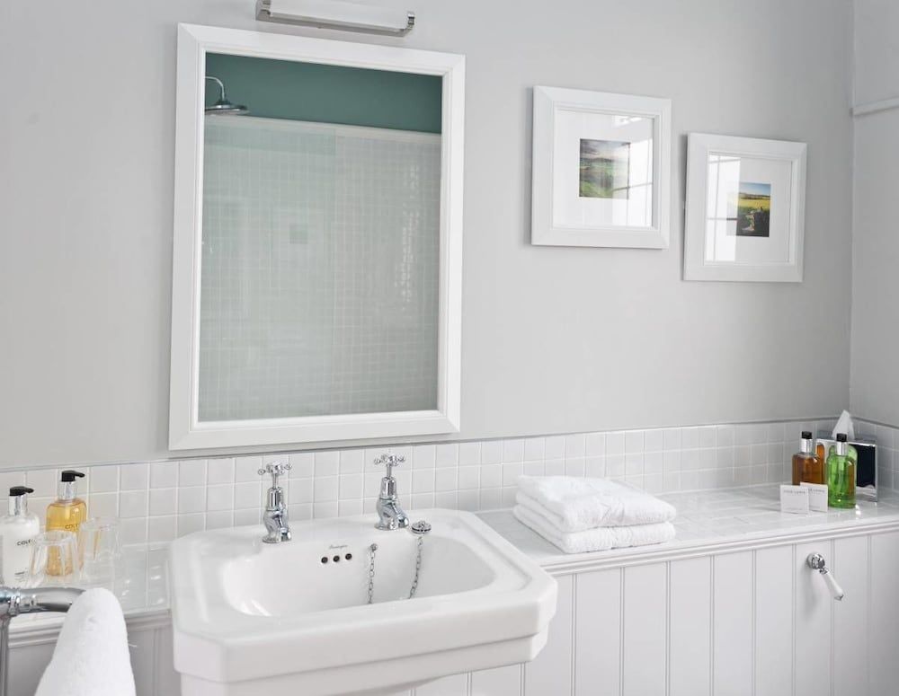 Bath Arms Hotel Double Room 6