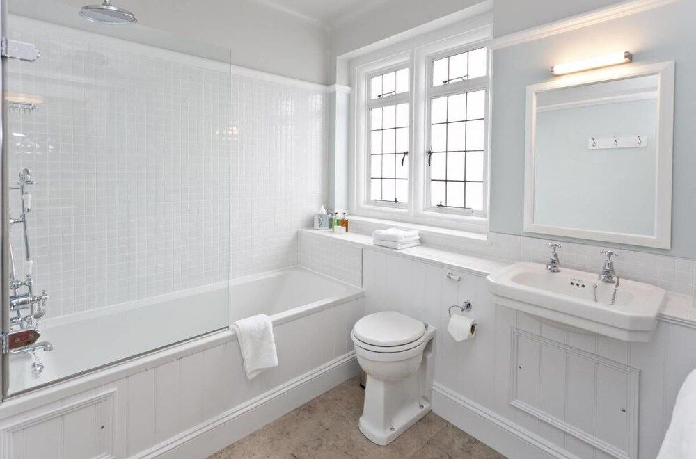 Bath Arms Hotel Double Room 5