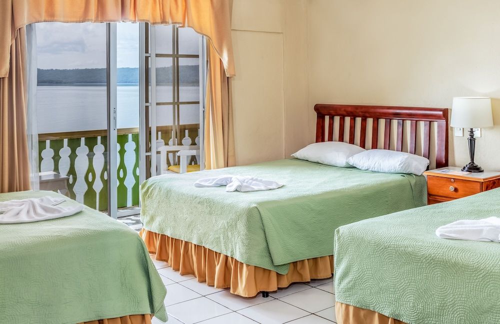 Hotel Petén Deluxe Triple Room 5