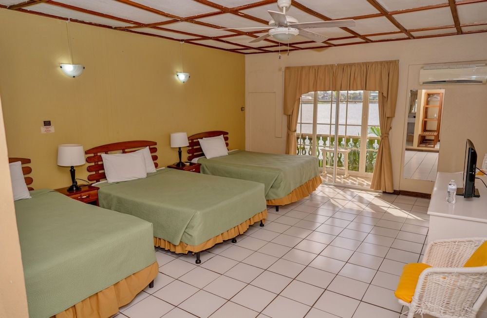 Hotel Petén Deluxe Triple Room 4