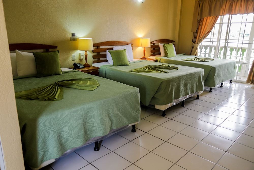 Hotel Petén Deluxe Triple Room 3