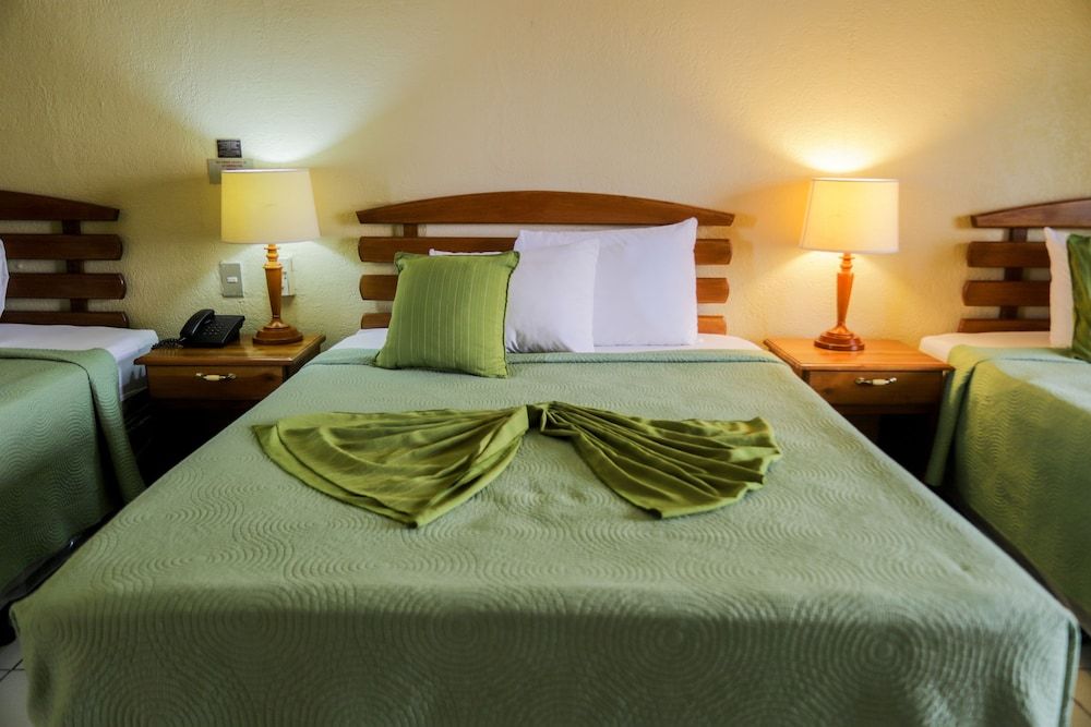 Hotel Petén Deluxe Triple Room 2