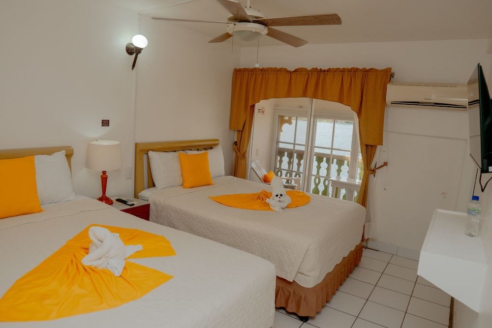 Hotel Petén Deluxe Twin Room