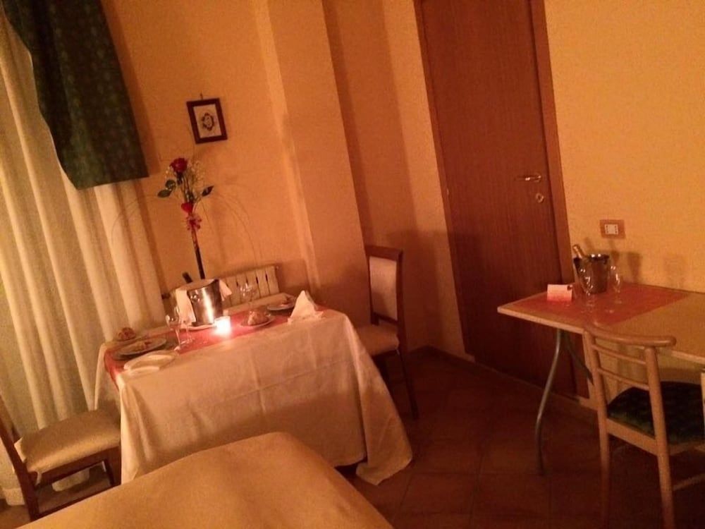 Room Service - Dining