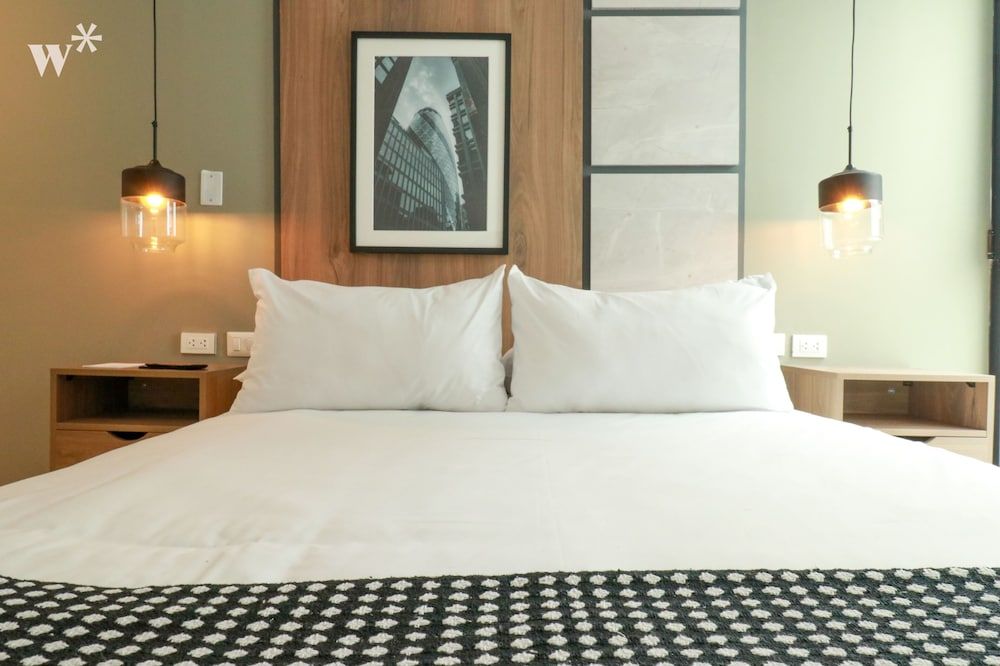 Loft (402)