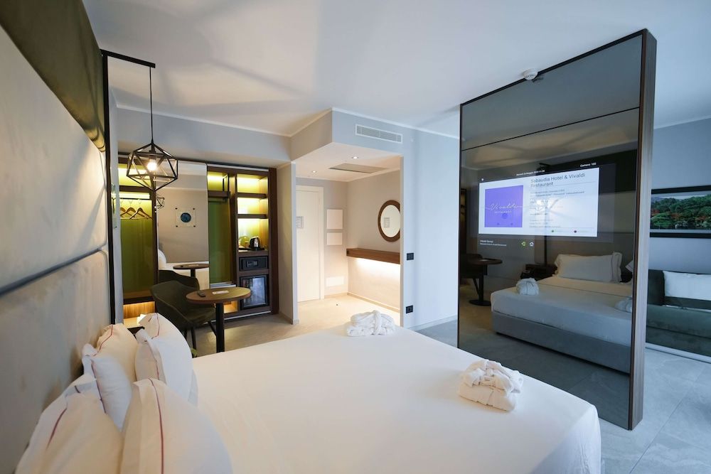 Junior Suite, 1 Queen Bed, Non Smoking, Garden Area (with Sofabed)
