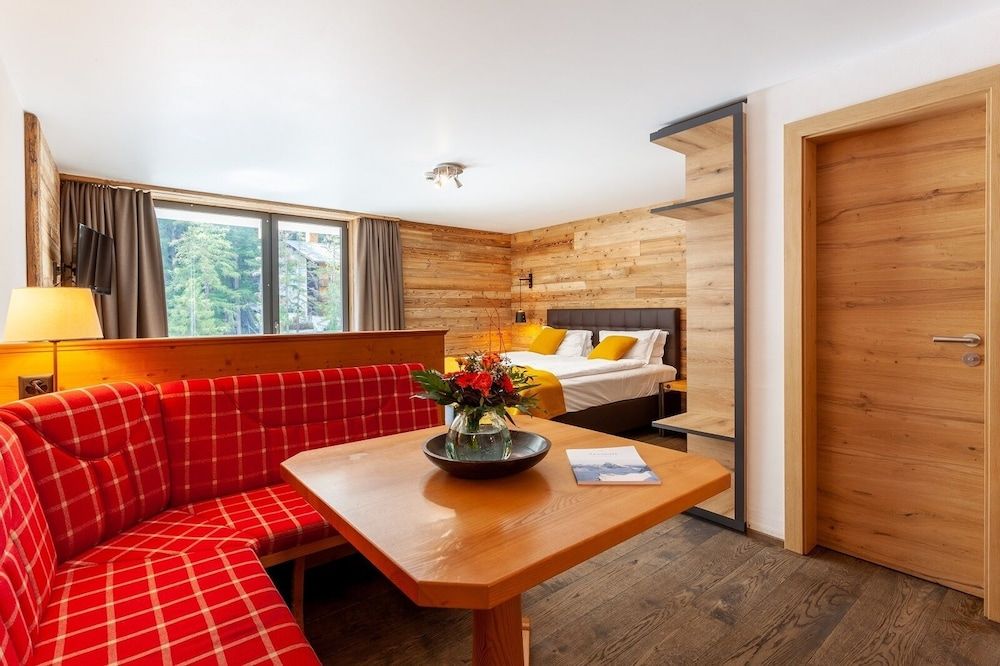 22 Summits Apartments