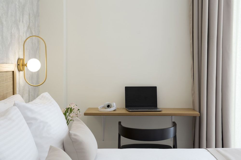 Hypnos Inn Athens Standard double room with balcony 7