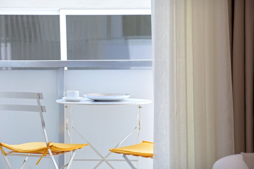 Hypnos Inn Athens Standard double room with balcony 8