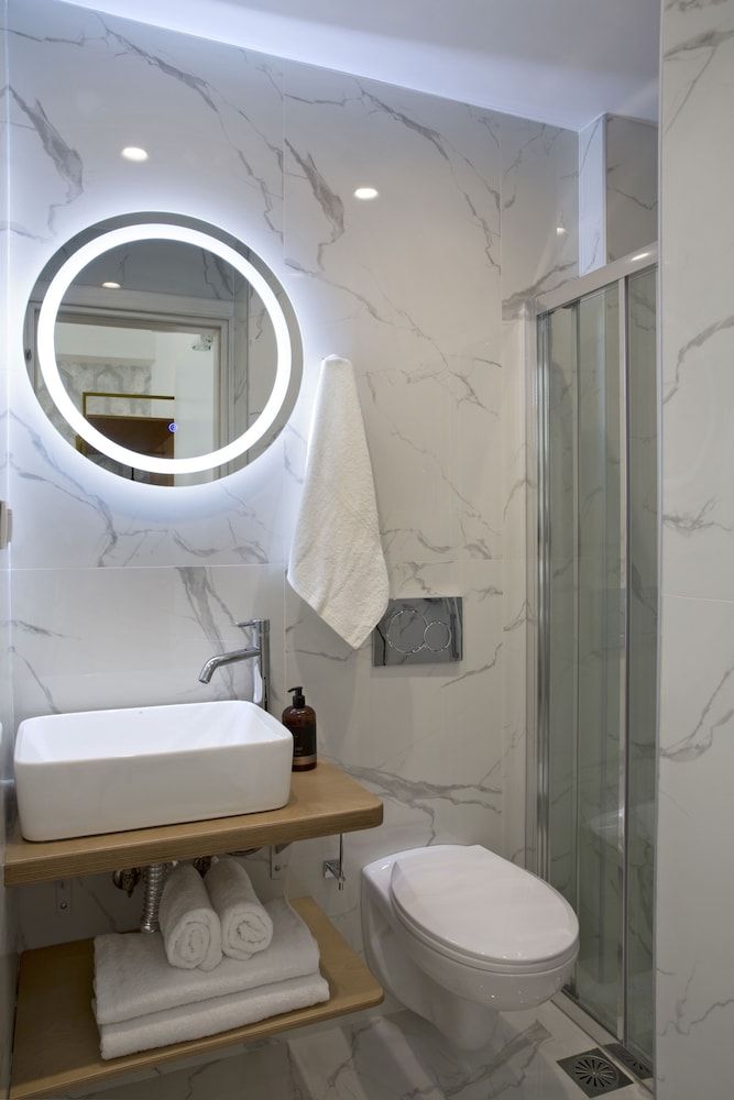 Hypnos Inn Athens Standard double room with balcony 6