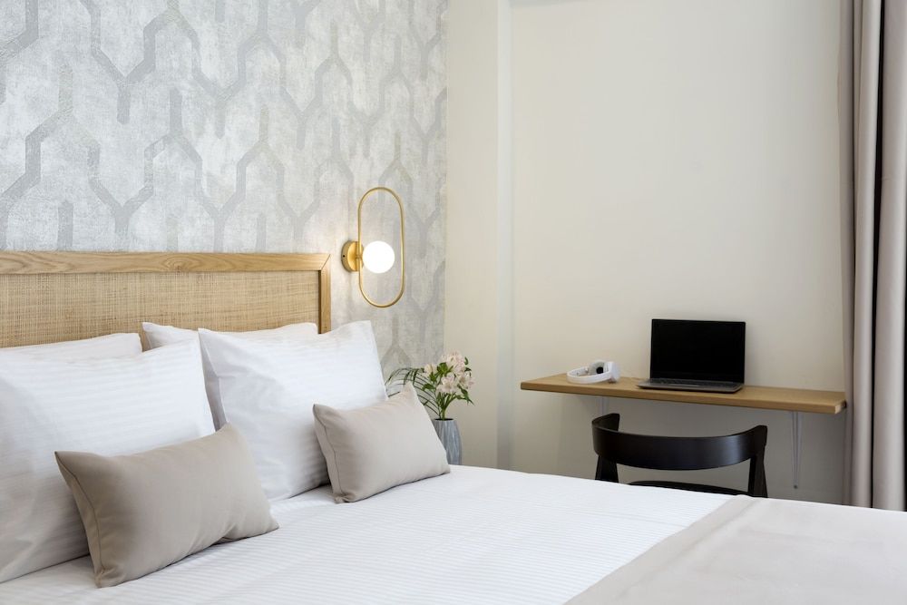 Hypnos Inn Athens Standard double room with balcony 3