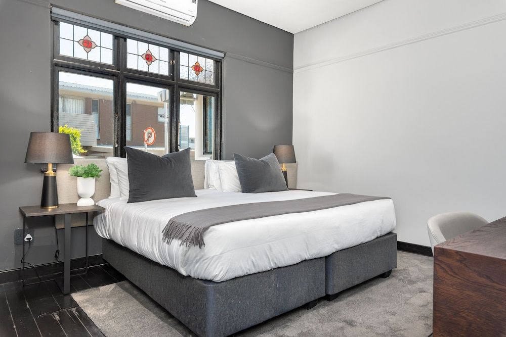 One Calais Luxury Apartments Classic Studio 3