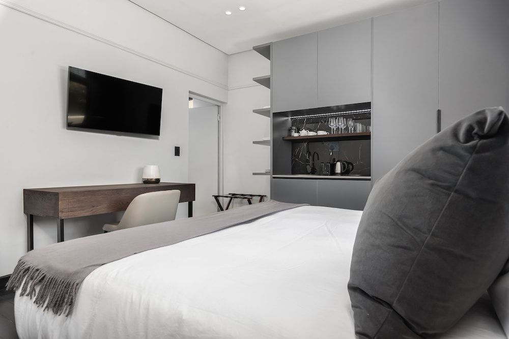 One Calais Luxury Apartments Classic Studio 6