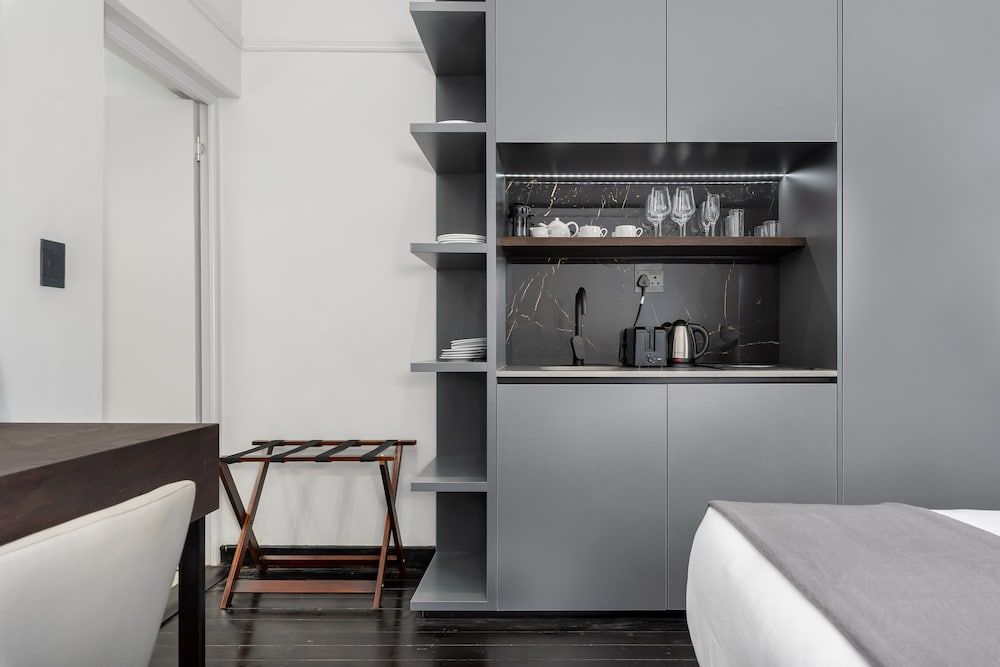 One Calais Luxury Apartments Classic Studio 5