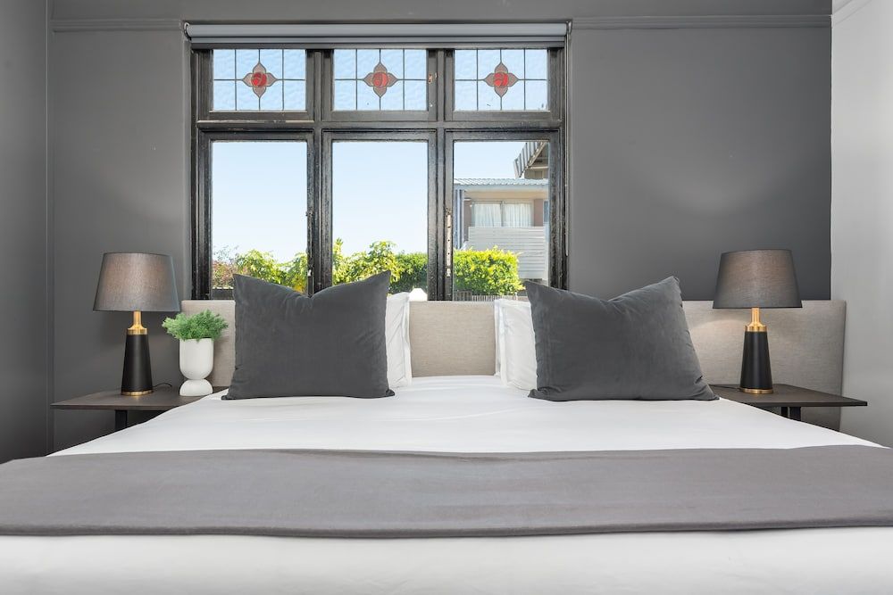 One Calais Luxury Apartments Classic Studio 2