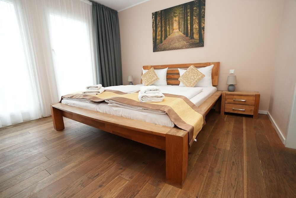 Hotel Attaché Twin Room 5