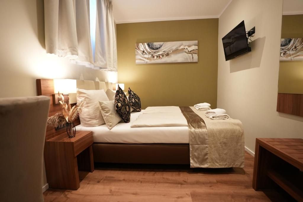 undefined Hotel Attaché 8