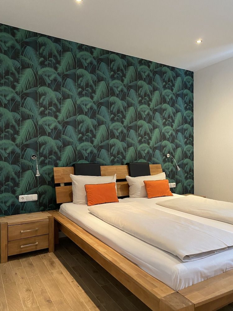 Hotel Attaché Twin Room 2