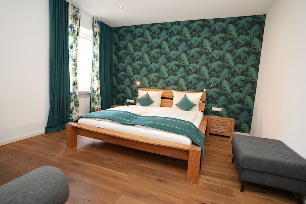 Hotel Attaché Twin Room 3