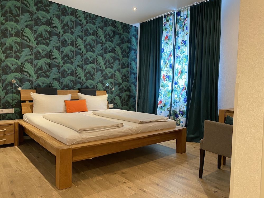 Hotel Attaché Twin Room