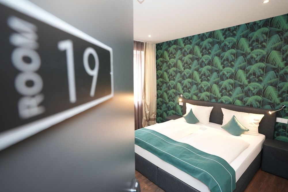 Hotel Attaché Twin Room 11