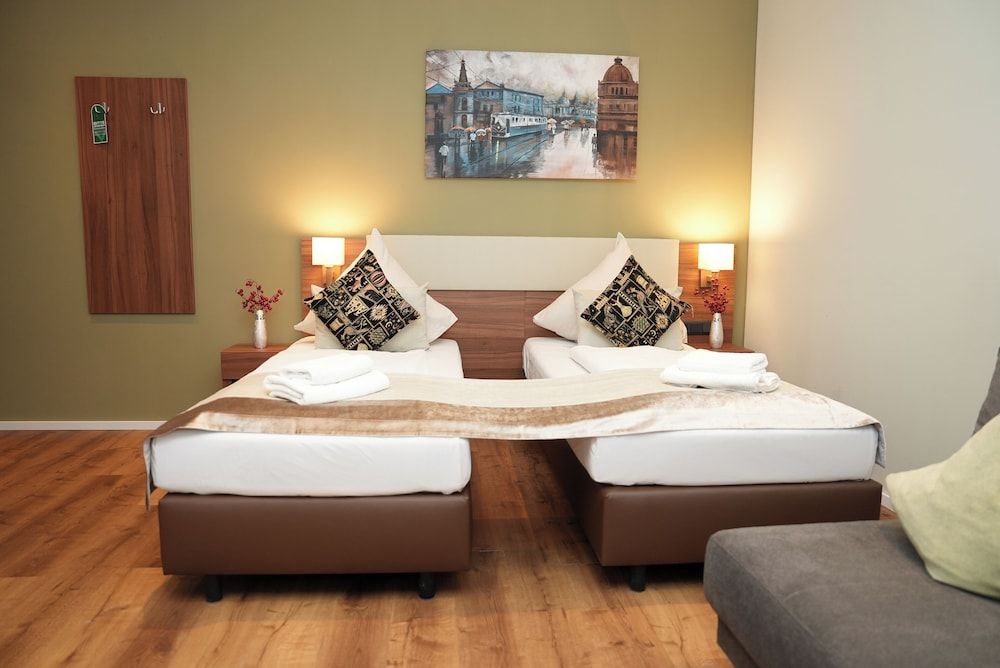 undefined Hotel Attaché 9