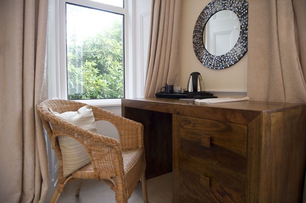 Springfield Guesthouse Deluxe Double Room, Ensuite, Garden View 7