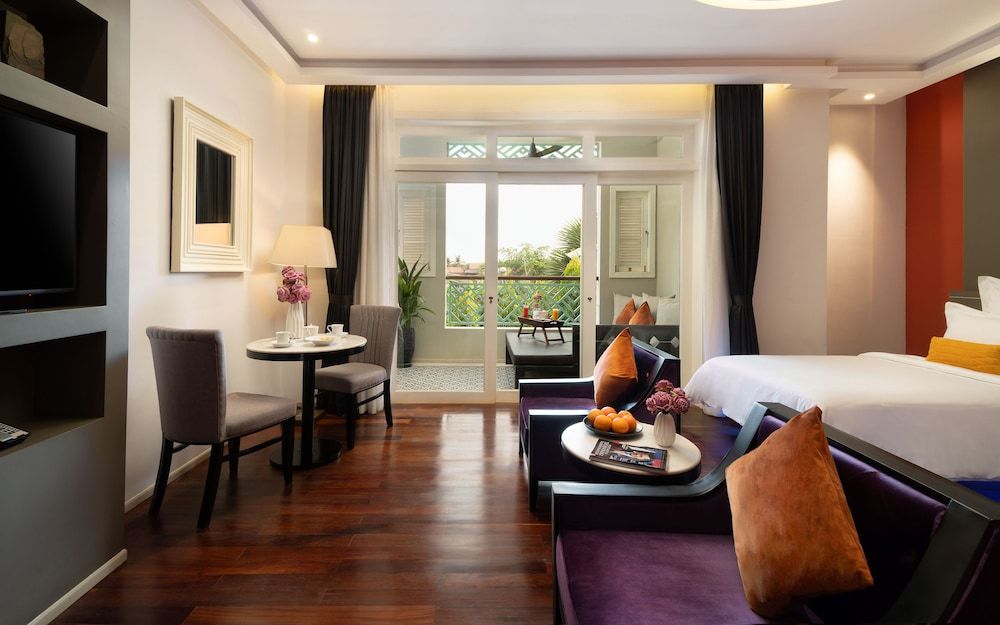 The Royal Family Suites by Memoire Palace Resort & Spa Luxury Twin Suite with Balcony 15