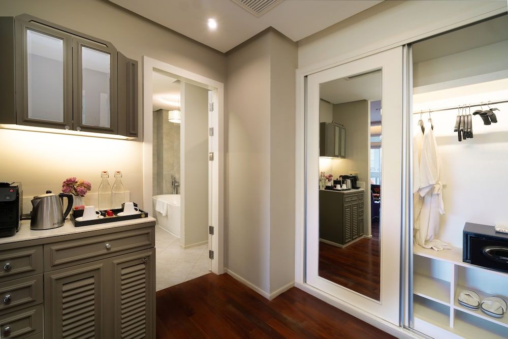 The Royal Family Suites by Memoire Palace Resort & Spa Luxury Twin Suite with Balcony 12