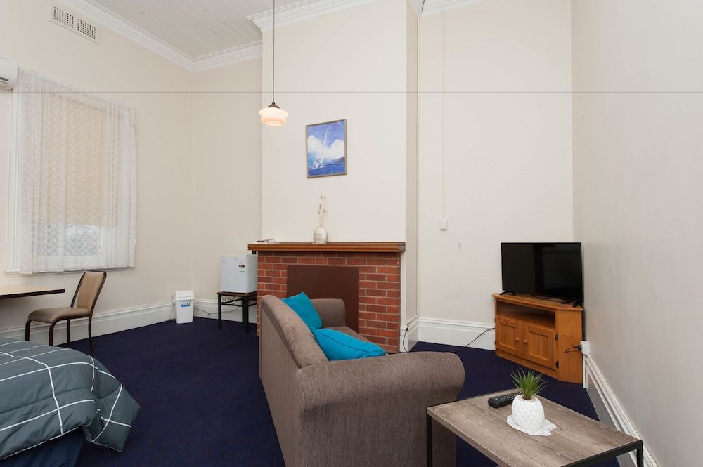 Riverina Hotel Basic Double Room, 1 Double Bed 5