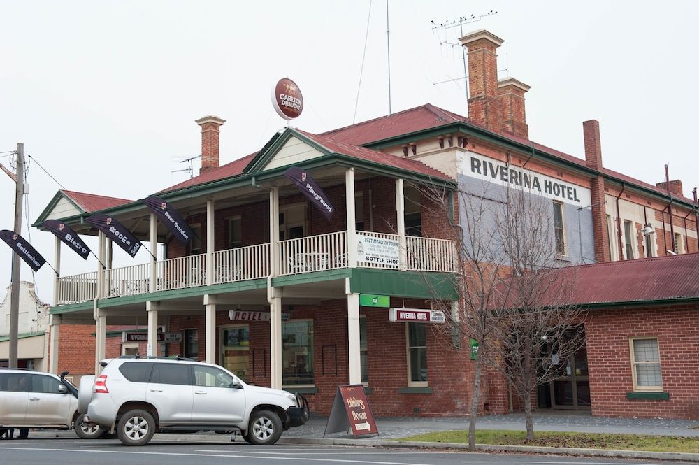 Riverina Hotel